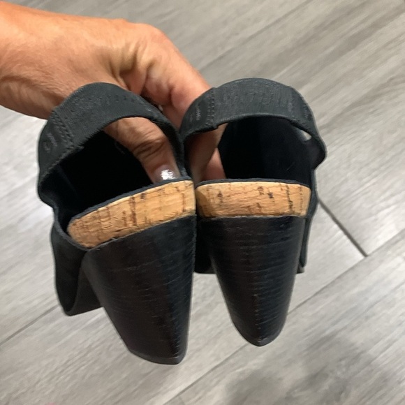 Eileen Fisher Black Leather Peep Toe Sling Back Heels size 8 - Picture 3 of 8